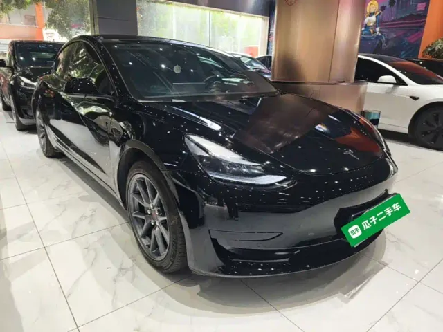 Tesla Model 3 — Фото автомобиля 3