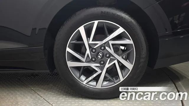 Hyundai Grandeur Grandeur (GN7) 2.5 Бензин 2WD — Фото автомобиля 17