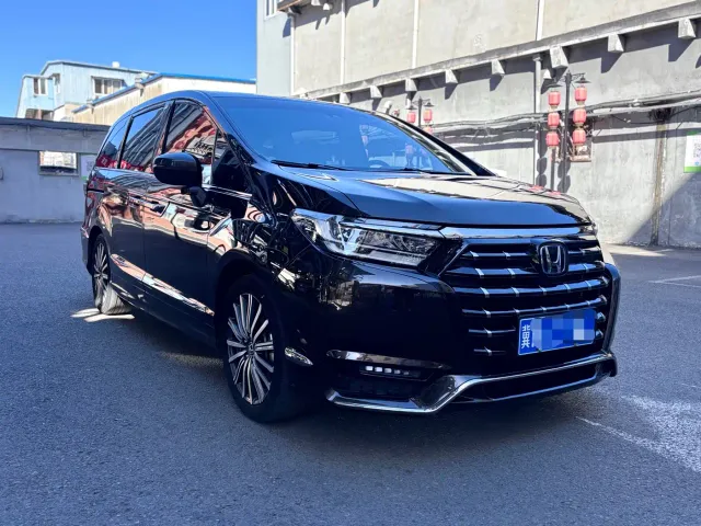 Honda Elysion — Фото автомобиля 3