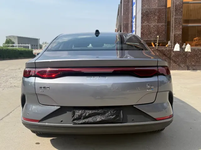 BYD Qin L — Фото автомобиля 6