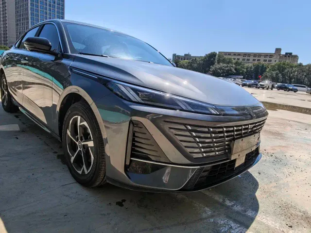 Changan Eado — Фото автомобиля 3