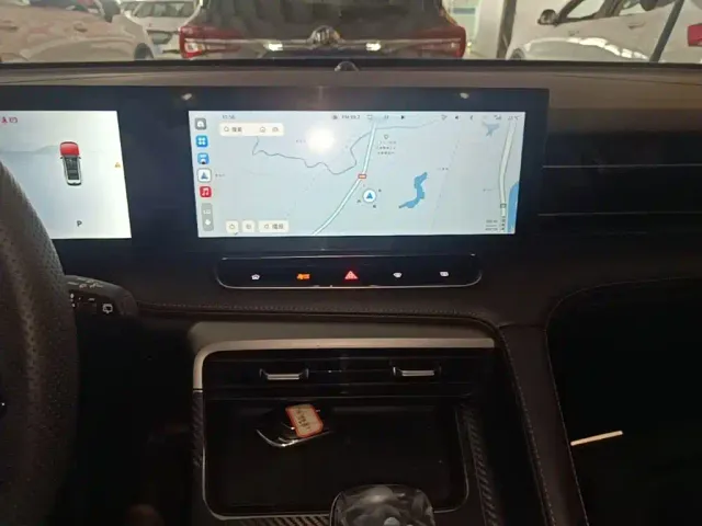 Roewe RX5 — Фото автомобиля 12