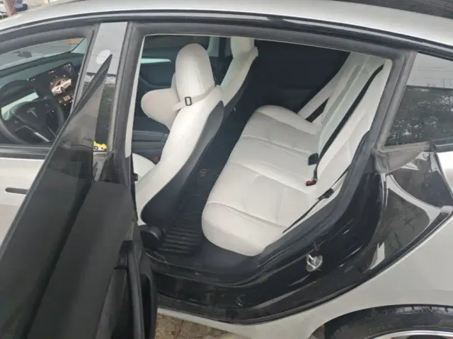 Tesla Model 3 — Фото автомобиля 16