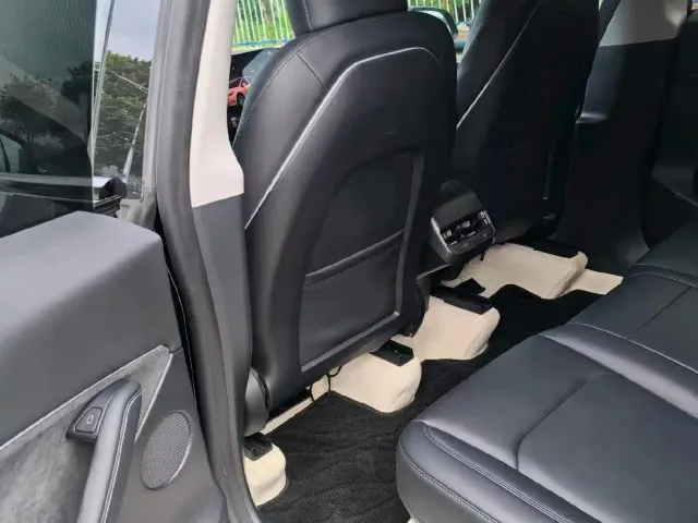 Tesla Model Y — Фото автомобиля 7
