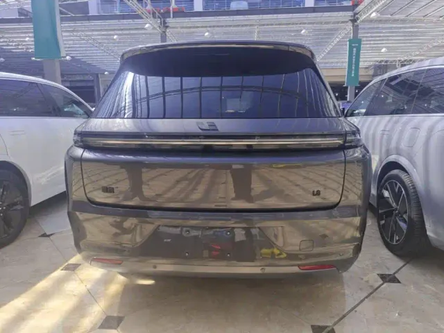 Li Auto L8 — Фото автомобиля 5
