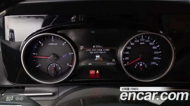Kia Carnival Generation 4 — Фото автомобиля 8