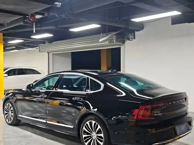 Volvo Volvo S90 2022 B5 Momentum Luxury Edition — Фото автомобиля 8