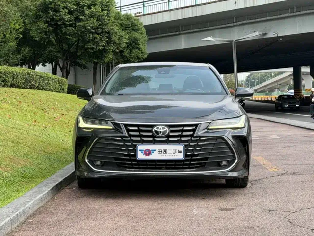 Toyota Avalon — Фото автомобиля 2