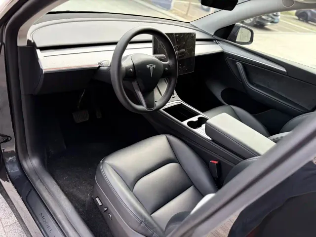 Tesla Model Y — Фото автомобиля 10