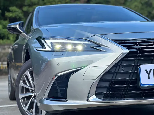 Lexus ES — Фото автомобиля 4