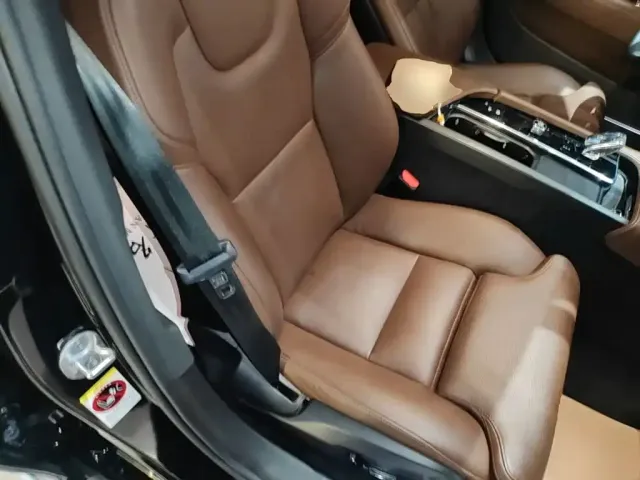 Volvo S90 — Фото автомобиля 24