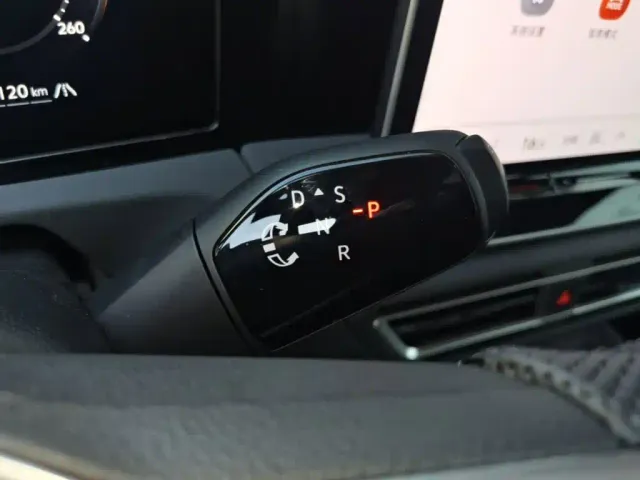 Volkswagen Tiguan L — Фото автомобиля 13