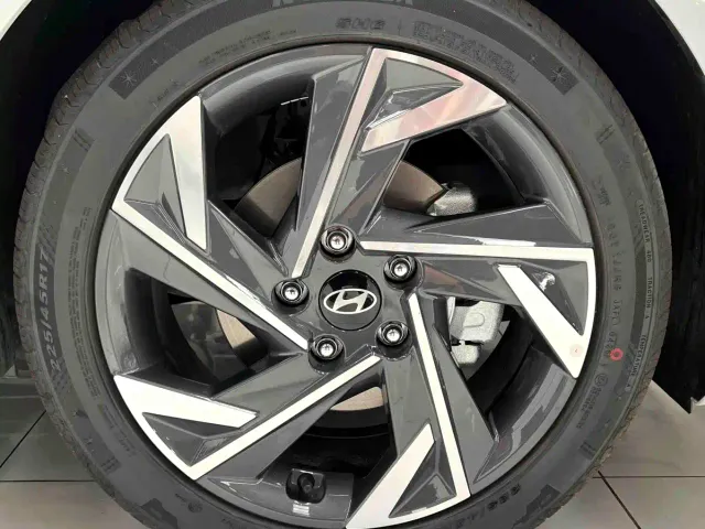 Hyundai Elantra — Фото автомобиля 14