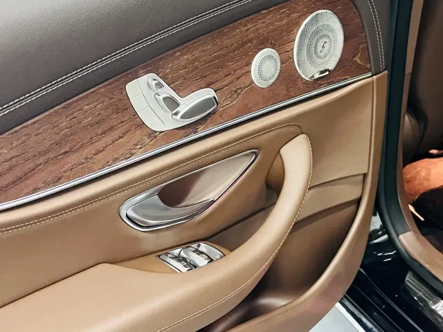 Mercedes-Benz E-Class — Фото автомобиля 15