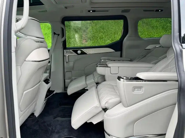 Volvo EM90 — Фото автомобиля 13