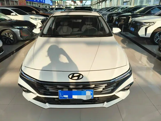Hyundai Elantra — Фото автомобиля 2