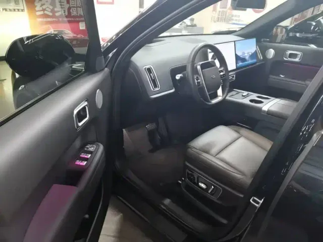 Li Auto L9 — Фото автомобиля 15