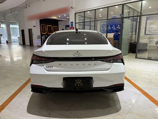 Hyundai Elantra — Фото автомобиля 13