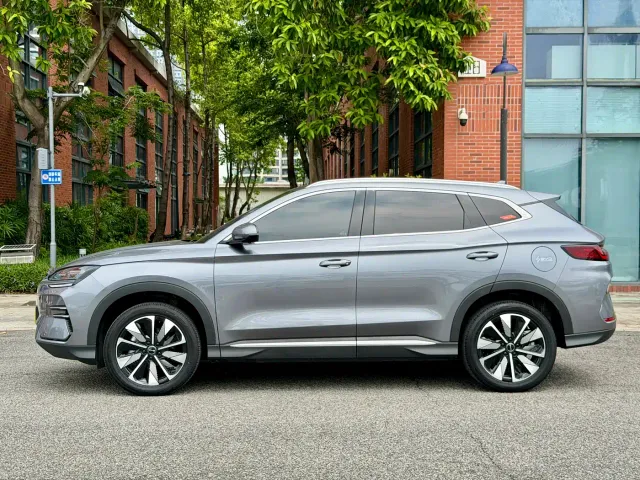 BYD Song PLUS PHEV 2025 EV 520km Luxury — Фото автомобиля 2