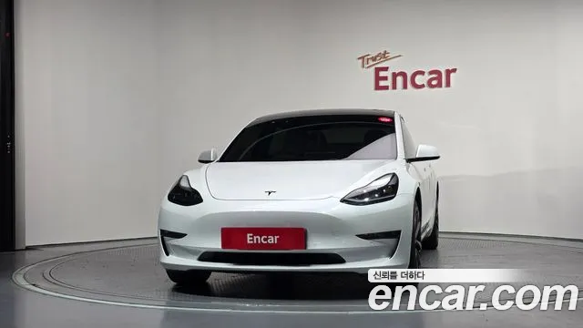 Tesla Model 3 — Фото автомобиля 2