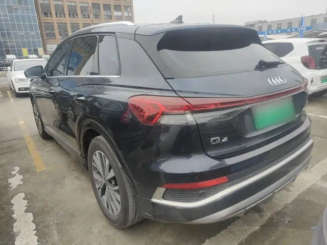 Audi Q4 e-tron — Фото автомобиля 4