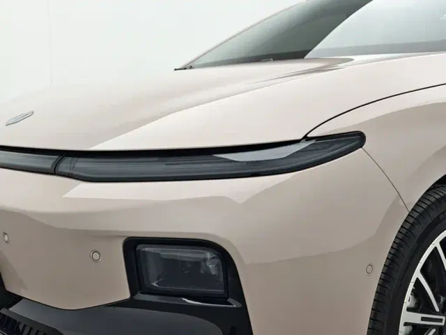 Leapmotor B01 — Фото автомобиля 13