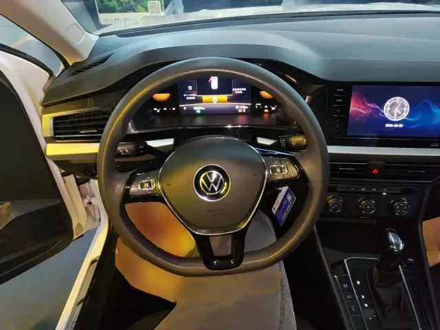 Volkswagen Lavida — Фото автомобиля 10
