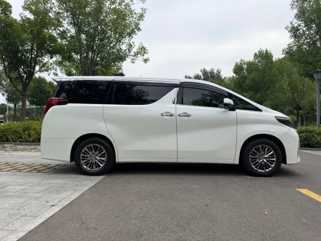 Toyota Alphard — Фото автомобиля 5
