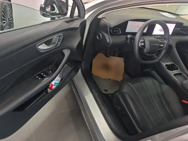 Roewe D7 — Фото автомобиля 15