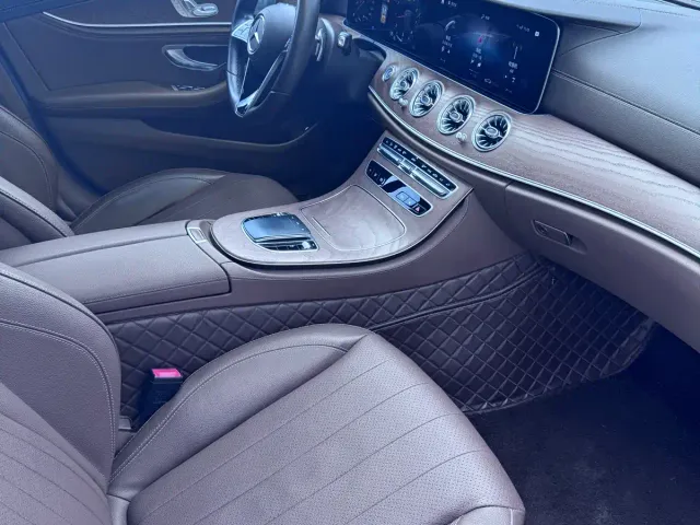 Mercedes-Benz E-Class — Фото автомобиля 12