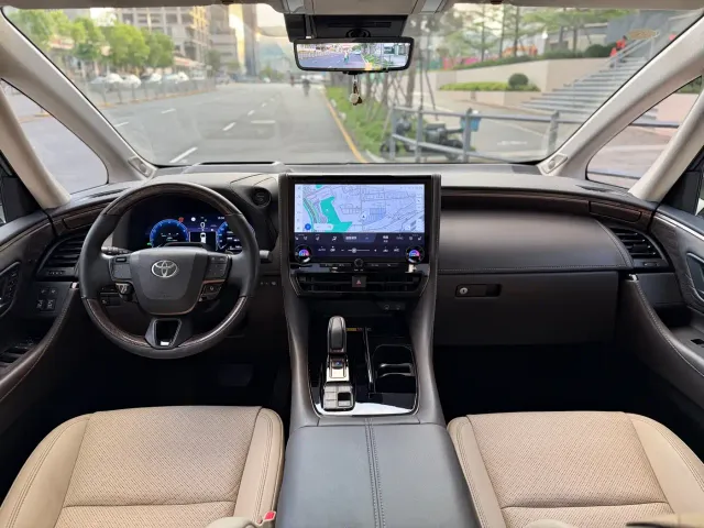 Toyota Alphard — Фото автомобиля 11