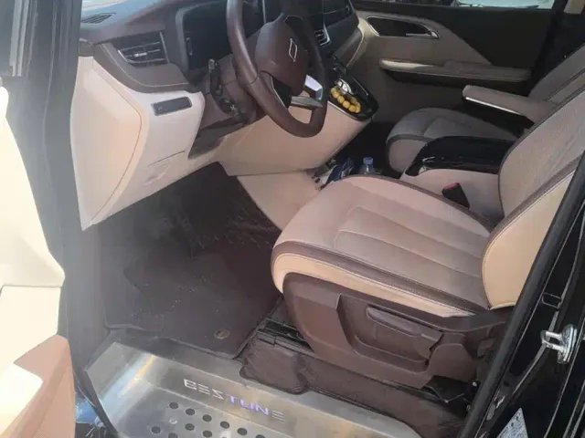 Bestune Besturn M9 — Фото автомобиля 9
