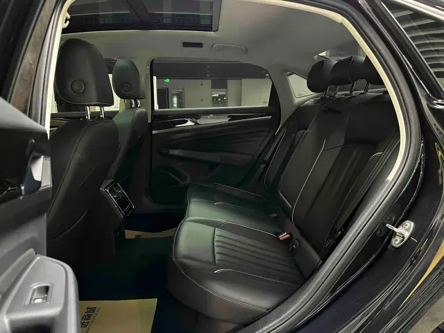 Volkswagen Passat — Фото автомобиля 12