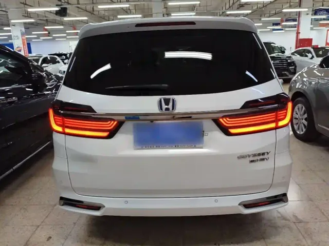 Honda Odyssey — Фото автомобиля 5