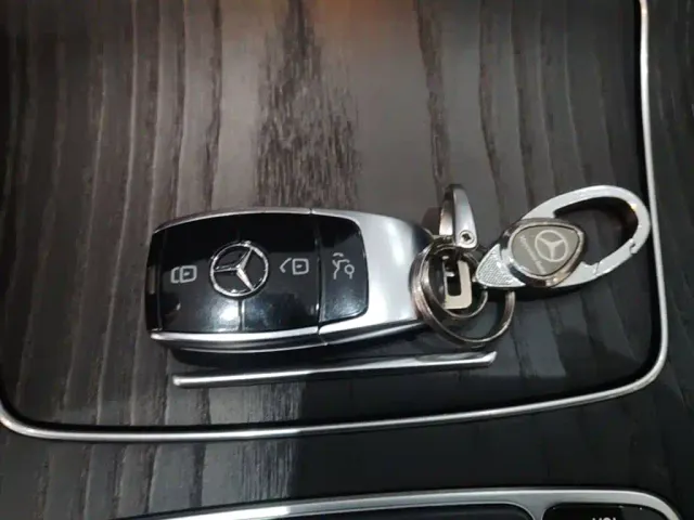 Mercedes-Benz E-Class — Фото автомобиля 8
