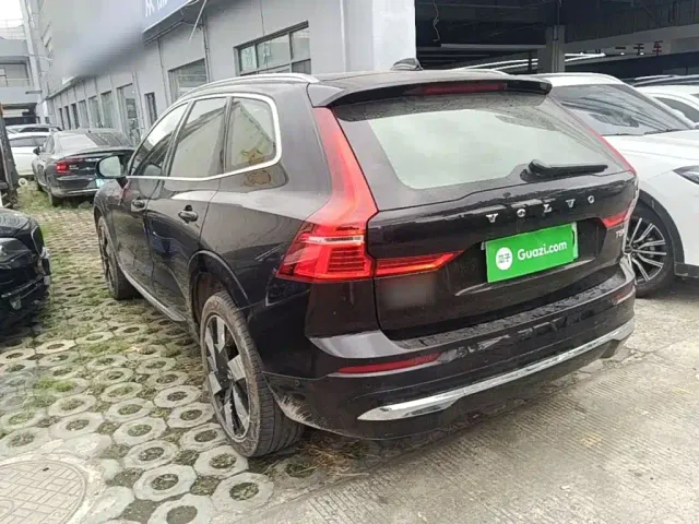 Volvo XC60 — Фото автомобиля 4