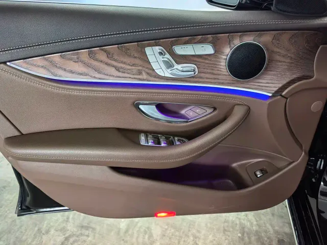 Mercedes-Benz E-Class — Фото автомобиля 15
