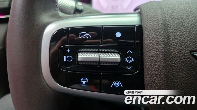 Genesis GV70 — Фото автомобиля 24