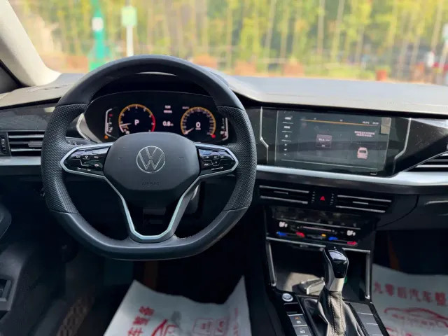 Volkswagen Passat — Фото автомобиля 14
