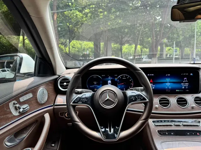 Mercedes-Benz E-Class — Фото автомобиля 10