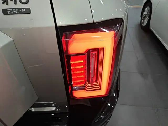 BYD FangChengBao Leopard 8 — Фото автомобиля 7