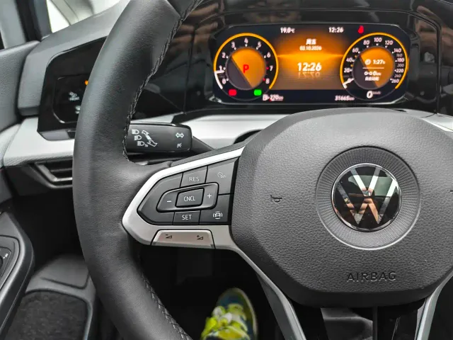 Volkswagen Golf — Фото автомобиля 14