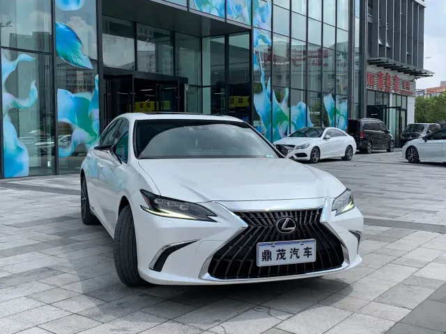 Lexus ES — Фото автомобиля 2