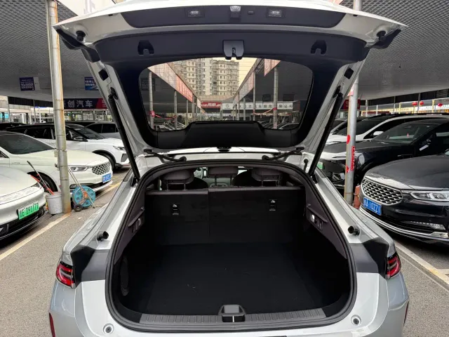 Changan Qiyuan A06 — Фото автомобиля 9