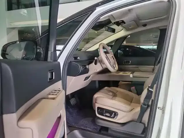Li Auto MEGA — Фото автомобиля 7