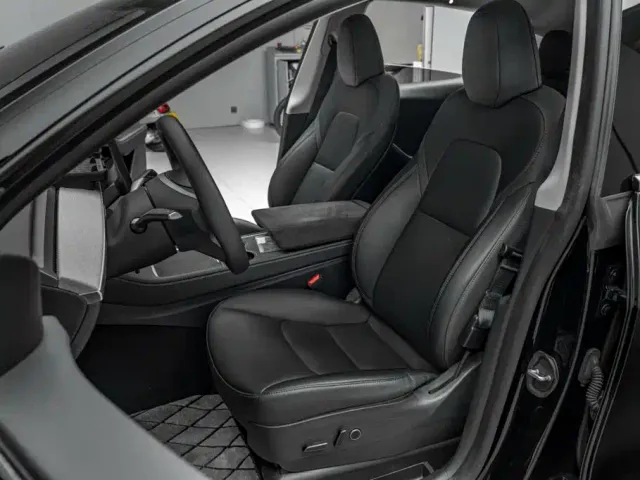Tesla Model Y — Фото автомобиля 19