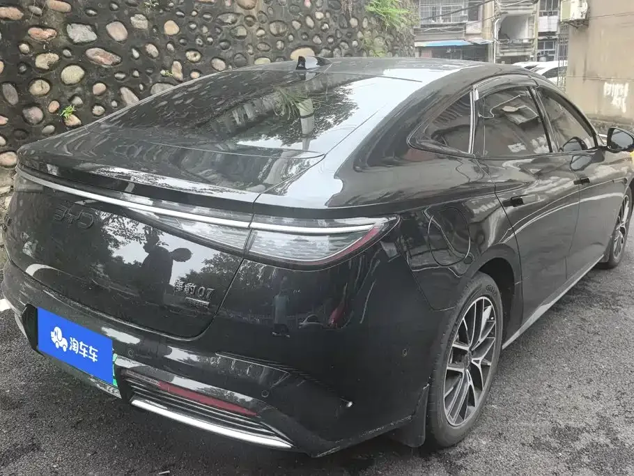 BYD Seal 07 DM-i 2025 Smart Drive Edition DM-i 1.5L 125km Luxury — Фото автомобиля 3