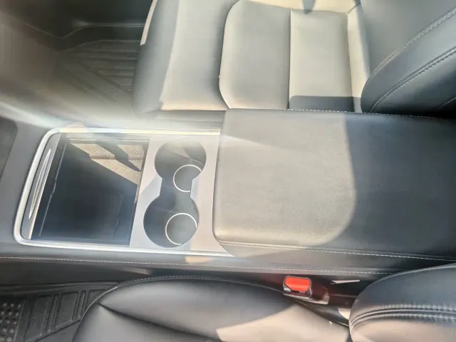 Tesla Model Y — Фото автомобиля 11