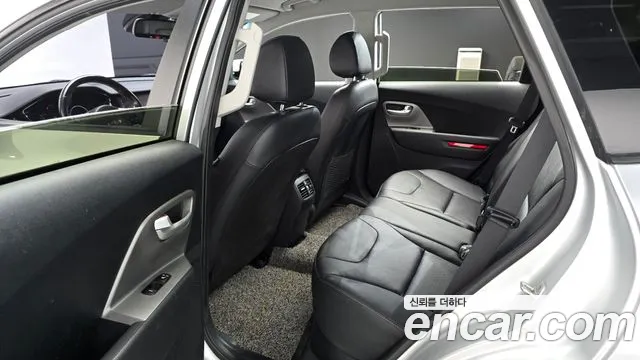 Kia Niro — Фото автомобиля 11