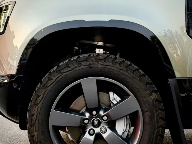 Land Rover Defender — Фото автомобиля 14